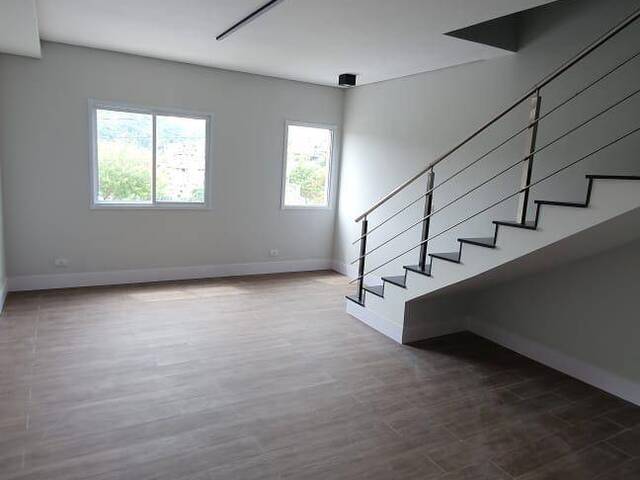 Casa para Venda em Santana de Parnaíba - 5